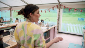 The Great British Bake Off S15E02 720p WEB H264-SKYFiRE EZTV