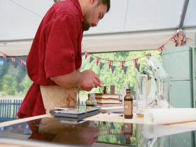 The Great British Bake Off S15E09 480p x264-mSD EZTV