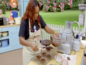 The Great Celebrity Bake Off For Stand Up To Cancer S04E01 480p x264-mSD EZTV
