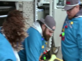 The Great Food Truck Race S11E02 Holiday Hustle-Candy Cane Clash 480p x264-mSD EZTV
