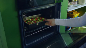 The Great Kiwi Bake Off S05E04 720p HEVC x265-MeGusta EZTV