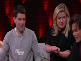 The Kelly Clarkson Show 2019 10 29 Max Greenfield 480p x264-mSD EZTV
