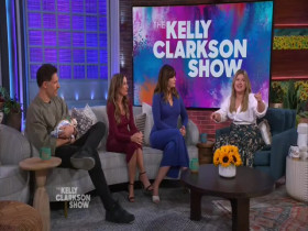 The Kelly Clarkson Show 2022 11 01 Joe Manganiello 480p x264-mSD EZTV