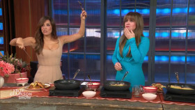 The Kelly Clarkson Show 2024 11 01 Eva Longoria 720p WEB h264-DiRT EZTV