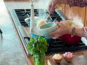 The Pioneer Woman S31E02 Pocketbook-Friendly 480p x264-mSD EZTV