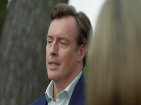 The Split S04E01 480p x264-mSD EZTV