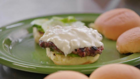 Throwdown with Michael Symon S01E01 Battle of the BBQ Burgers 720p WEBRip x264-KOMPOST EZTV