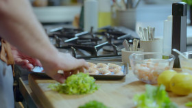 Tom Kerridge Secrets Of The Pub Kitchen S01E01 1080p WEB H264-CBFM EZTV