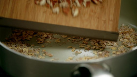 Trishas Southern Kitchen S17E10 Cereal Brunch Bash 1080p WEBRip x264-KOMPOST EZTV