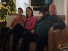 Two Doors down S04E00 Christmas Special 480p x264-mSD EZTV