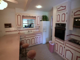 Ugliest House in America S01E01 Getting Ugly in the Midwest 480p x264-mSD EZTV