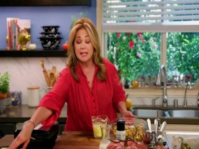 Valeries Home Cooking S10E02 Reinventing Fall Foods 480p x264-mSD EZTV