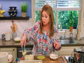 Valeries Home Cooking S10E13 Kids Baking Championship Homecoming Day 480p x264-mSD EZTV