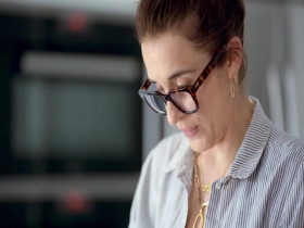 Who Do You Think You Are S21E01 Vicky McClure 480p x264-mSD EZTV