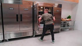 Wildcard Kitchen S02E01 Vegas Rivalry 1080p AMZN WEB-DL DDP2 0 H 264-RAWR EZTV